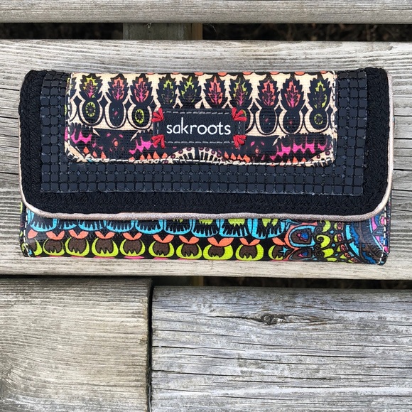 Sakroots Handbags - Sakroots Artists Circle Peace Trifold Wallet